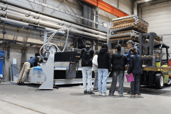 Presentation de la machine d'usinage aux eleves