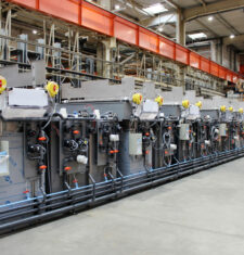 Vue du train de cuves de la ligne de traitement de surfaces